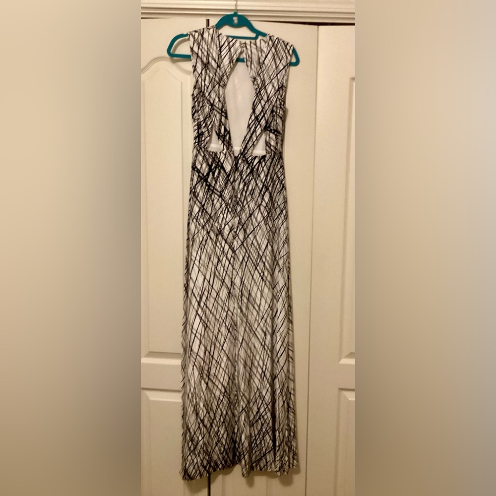 BCBGMAXAZRIA Chloey” Cutout Print Crepe Gown - worn once in fashion show. Size 2 - Picture 8 of 9